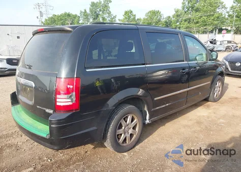 2010 Chrysler Town & Country Touring из США, поврежденный, VIN 2A4RR5D12AR200893